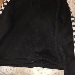 Long sleeves checkered hoodie.